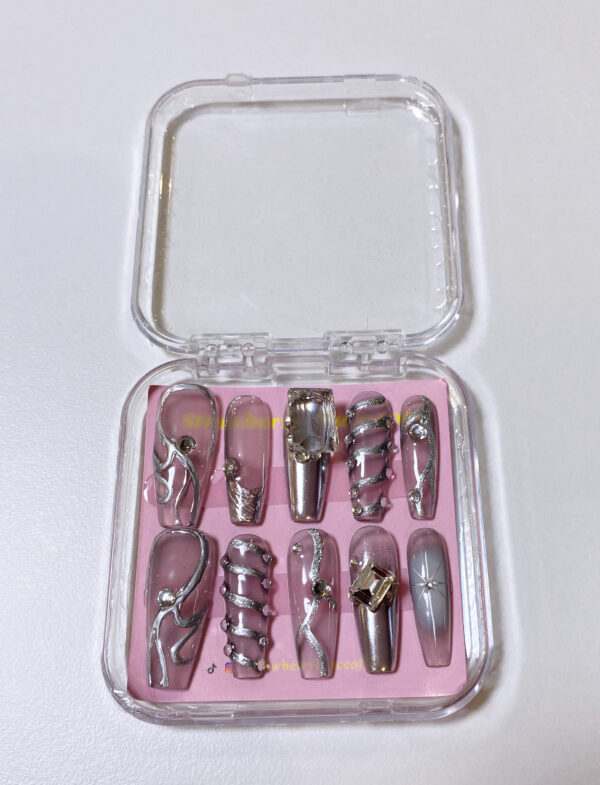 Nails 739